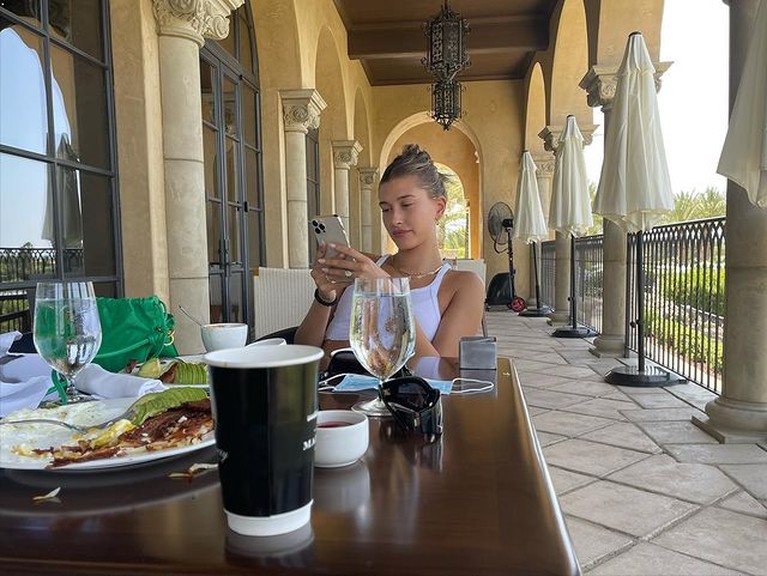Hailey Ultah, Intip 7 Foto Justin Bieber Pamer Kemesraan Bareng Sang Istri Di hari spesial ulang tahun sang istri, Justin Bieber ucapkan selamat sambil pamer foto mesra mereka. Yuk intip!