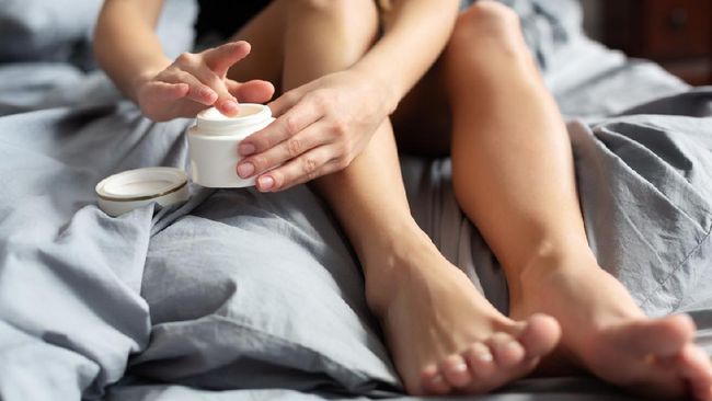 Cara merawat kaki agar putih bersih dan mulus dapat dimulai dengan perawatan sederhana, asalkan dilakukan secara rutin.