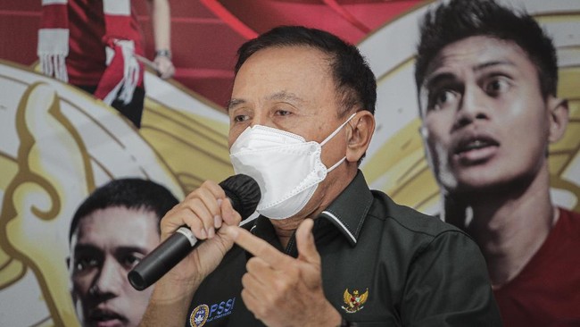 Beragam respons diberikan netizen setelah Ketua Umum PSSI Mochamad Iriawan menjadi korban terbaru dari doxing Bjorka.