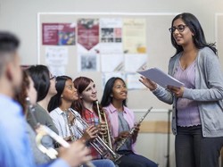 Musik Ansambel: Pengertian, Ciri-ciri, Jenis, dan Contoh Alat Musiknya