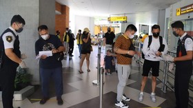 Rangkuman Covid: Karantina Diperpanjang, Kasus Naik di 21 Daerah