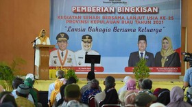 Bagi Sembako dan Vaksinasi, TP-PKK Kepri Peringati Hari Lansia ke-25