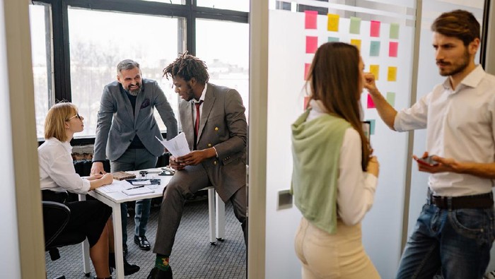 6 Fakta Pelecehan Seksual di Tempat Kerja: Perilaku Mesum pun Termasuk!