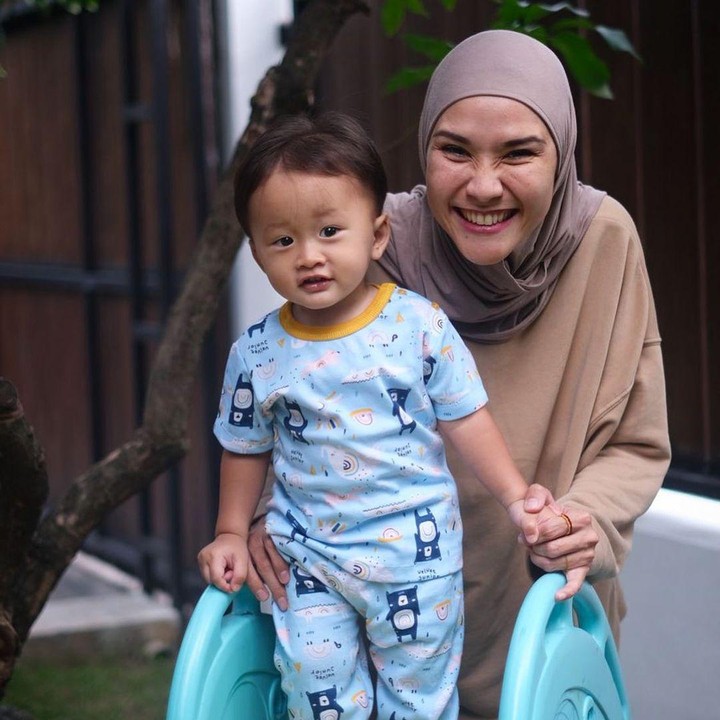 <p>Zaskia juga turut membagikan aktivitas Si Bungsu nih, Bunda. Kompak banget, ya! (Foto: Instagram: @zaskiadyamecca)</p>