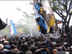 Suporter Demo, Nasib Pelatih Persela Lamongan di Ujung Tanduk