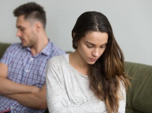 img-title Hati-Hati! Ini 4 Tanda yang Menunjukkan bahwa Kamu Hanya Alternatif, Bukan Prioritas bagi Pasangan