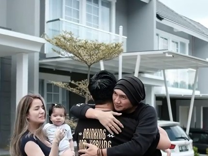 7 Potret Anji Kunjungi Sheila Marcia & Suami di Semarang, Tuai Pujian Bun