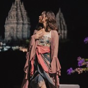 Pesona Nadin Amizah dalam Balutan Dress, Menawan Bak Ibu Peri dari Negeri Dongeng