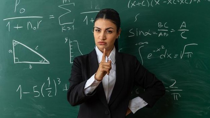 Galak, 4 Zodiak Ini Berpotensi Jadi Guru Killer! Jangan Coba-coba Bikin Mereka Marah