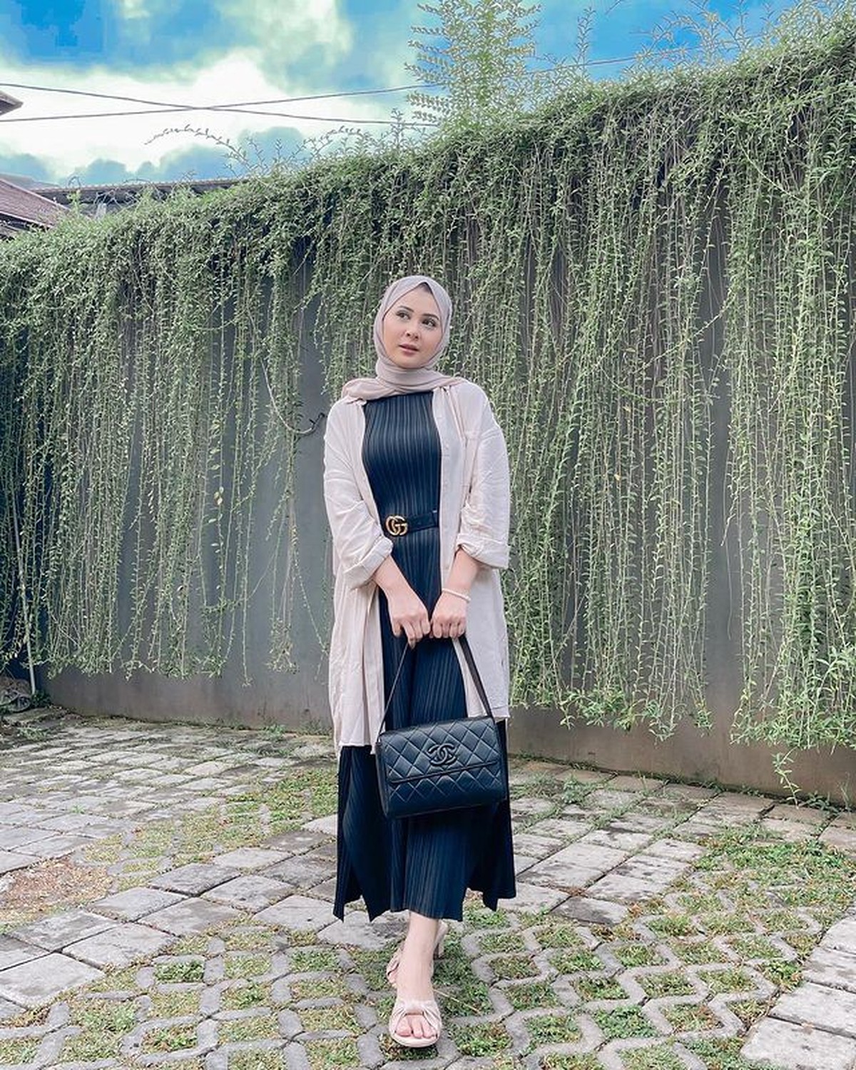 Kesha Ratuliu si bumil yang cantik ini memiliki gaya fashion yang kece dan modis&period; Yuk kita intip&excl;