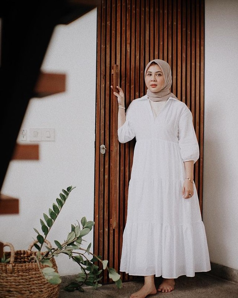 10 Outfit Hijab Kece Kesha Ratuliu Bumil Cantik yang Modis Kesha Ratuliu si bumil yang cantik ini memiliki gaya fashion yang kece dan modis. Yuk kita intip!