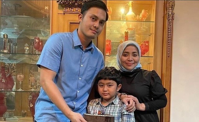 Anak Nassar dan Muzdalifah Falhan Abssar baru saja merayakan ulang tahunnya. Yuk kita intip potret Falhan!