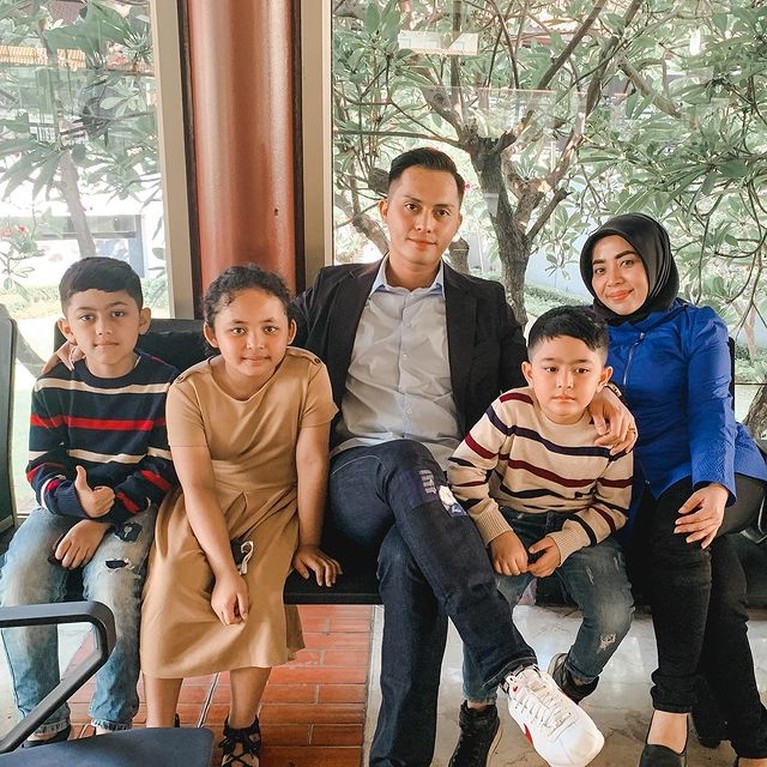 Anak Nassar dan Muzdalifah Falhan Abssar baru saja merayakan ulang tahunnya. Yuk kita intip potret Falhan!