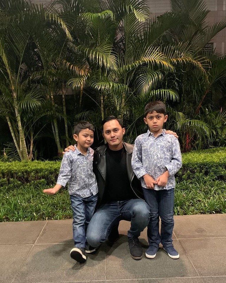 Anak Nassar dan Muzdalifah Falhan Abssar baru saja merayakan ulang tahunnya. Yuk kita intip potret Falhan!