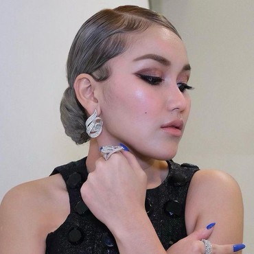 Adik Lamaran, Baju Ayu Ting Ting hingga Ekspresi Ayah Rojak Bikin Salfok