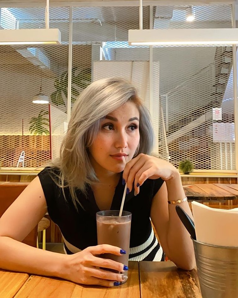 7 Potret Penampilan Terbaru Ayu Ting Ting dengan Rambut Silver Ayu Ting Ting memiliki penampilan baru dengan rambut silver yang jadi sorotan. Yuk kita intip potretnya!