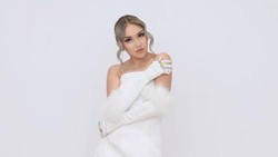 img-title 7 Potret Penampilan Terbaru Ayu Ting Ting dengan Rambut Silvernya