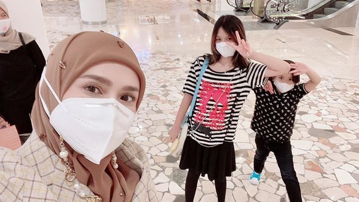 Safeea Ahmad putri Ahmad Dhani dan Mulan Jameela yang kini beranjak remaja&period; Yuk kita intip potret terbarunya&excl;