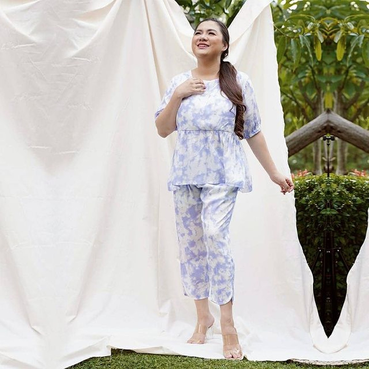 Vicky Shu berhasil menjalani diet dan menurunkan berat badannya sebanyak 28 kg&period; Yuk kita intip potret transformasinya&excl;