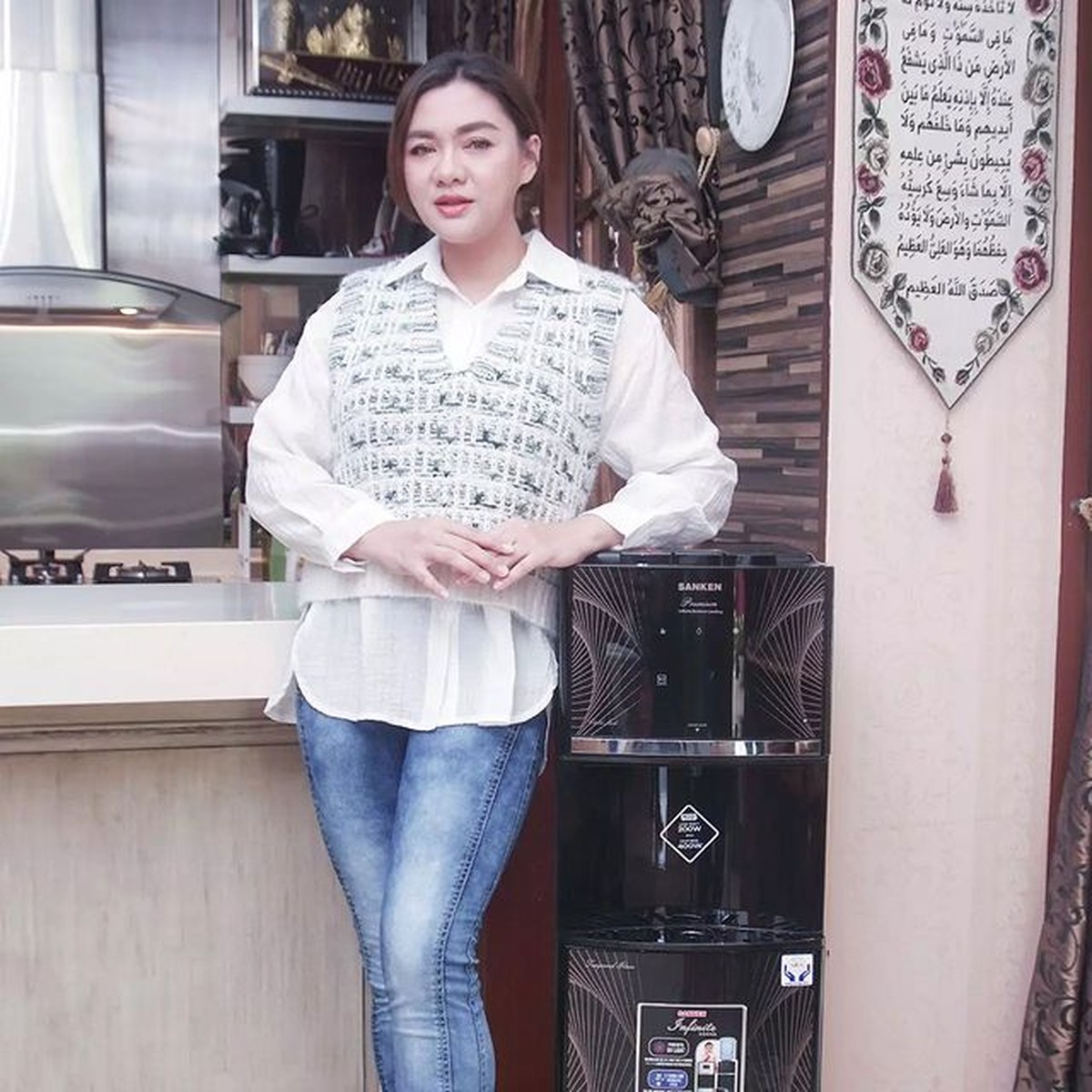 Vicky Shu berhasil menjalani diet dan menurunkan berat badannya sebanyak 28 kg&period; Yuk kita intip potret transformasinya&excl;