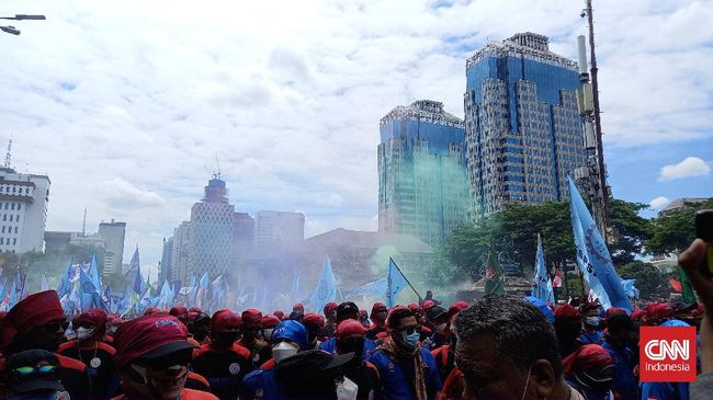 Sejumlah elemen buruh di antaranya GEBRAK dan Perda KSPI akan menggelar demo besar-besaran di Balai Kota memprotes rezim upah murah.