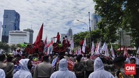 Teriak Buruh Menggema di Jakarta: Tolak Upah Murah, Hapus Outsourcing!