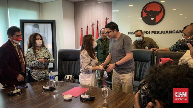 Anggiat Pasaribu meminta maaf kepada Arteria Dahlan PDIP dan ibunda Wasniar Wahab atas kegaduhan dan perilaku kurang ajar.