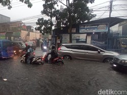 Warga Bandung Hindari Jalan Ciwastra, Ada 2 Titik Banjir!