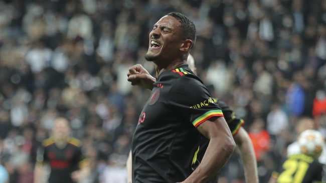 Sebastien Haller menjadi pemain pertama yang mampu mencetak sembilan gol dalam lima laga perdana yang dimainkan di Liga Champions.