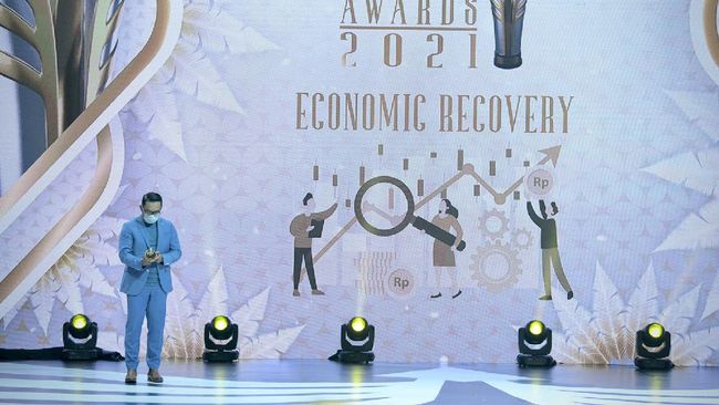 Sabet Penghargaan Indonesia Award, RK Dinilai Jadi Pemimpin Inovatif Gubernur Jawa Barat Ridwan Kamil mendapat penghargaan sebagai figur pemimpin daerah yang inovatif di masa krisis pandemi dalam ajang Indonesia Award 2021