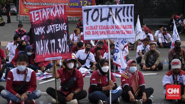 Buruh mengeluh kepada Ganjar Pranowo UMP Jawa Tengah merupakan terendah di Indonesia.