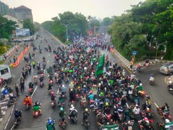 Kawasan Darmo Macet Dampak Massa Buruh Mulai Berdatangan