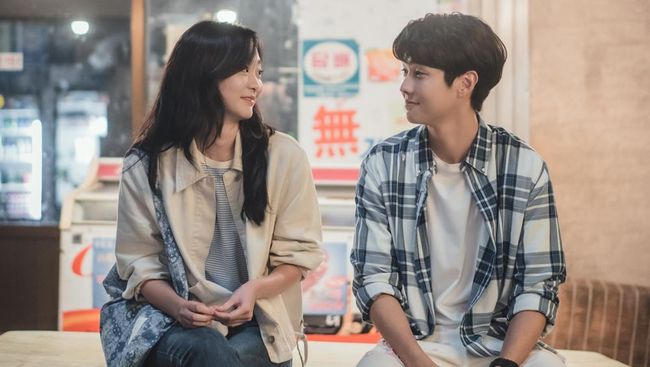 Kim Da-mi dan Choi Woo-shik pernah main film bareng sebelum main drama Our Beloved Summer.