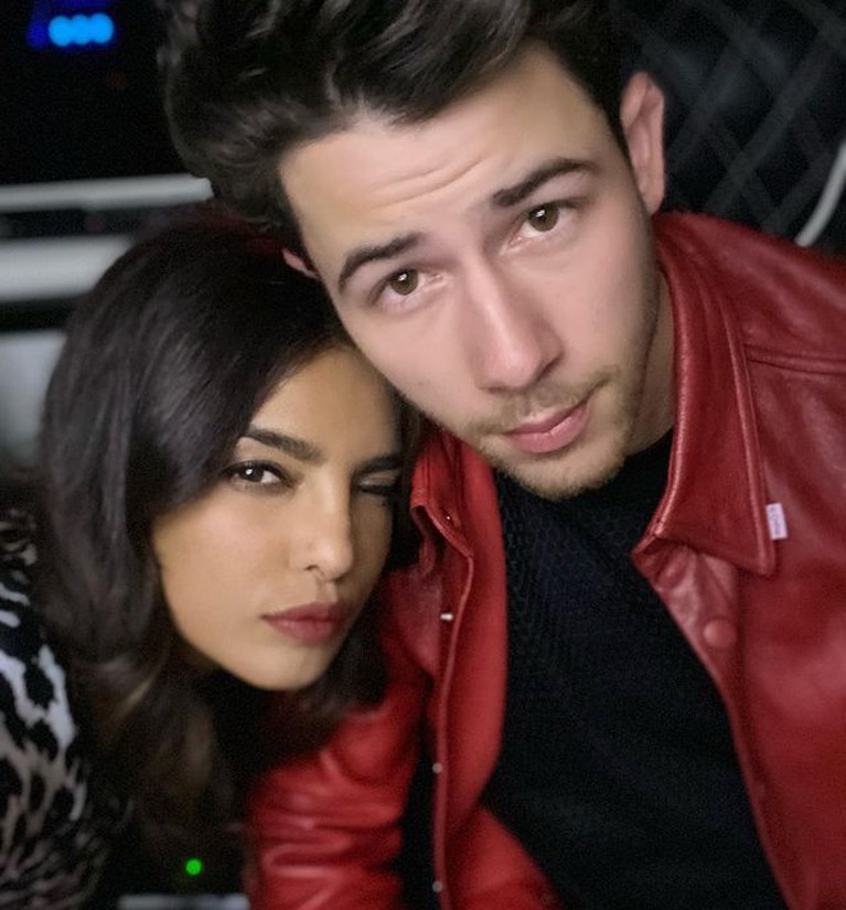 Isu Cerai, 7 Potret Mesra Priyanka Chopra dan Nick Jonas Disorot Kabar tak sedap menghampiri rumah tangga Priyanka Chopra dan Nick Jonas yang diisukan cerai. Yuk intip kemesraan mereka!