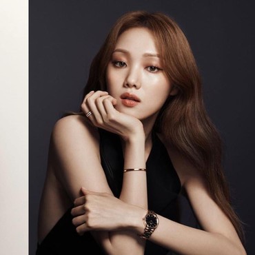 Jung Ho Yeon hingga Lee Sung Kyung, 4 Artis Korea Berpose Tanpa Bra