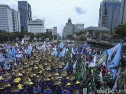 Ngotot Minta UMP DKI Naik 5%, 10.000 Buruh Bakal Demo Anies Berjilid-jilid
