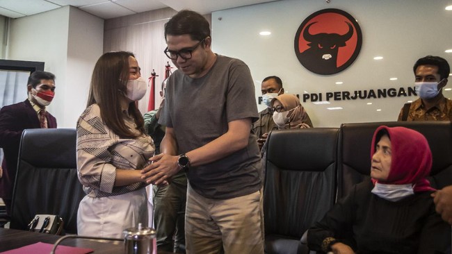 Selain keributan soal jaksa berbahasa Sunda, anggota Komisi III DPR Arteria Dahlan juga beberapa kali memicu kontroversi karena omongannya.