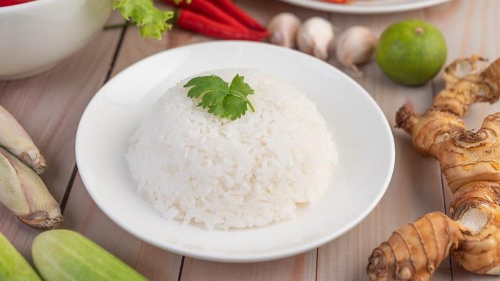 Makan Nasi Putih Tidak Akan Bikin Berat Badanmu Naik, Jika Kamu Memakannya dengan Cara Ini Makan Nasi Putih Tidak Akan Bikin Berat Badanmu Naik, Jika Kamu Memakannya dengan Cara Ini