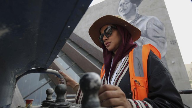 FOTO: Noura binti Saidan dan Pembuktian Muralis Perempuan Arab Saudi