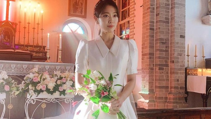 Deretan Tampilan Park Shin Hye Memakai Gaun Pengantin di Drama Korea