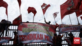 FOTO: Demo Pemuda Pancasila 'Kepung' DPR