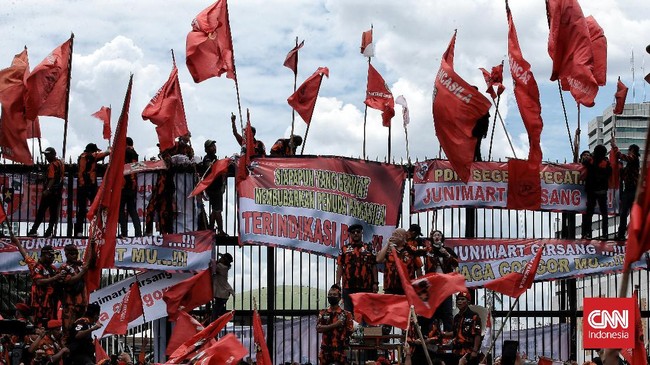 Sekjen Pemuda Pancasila Arif Rahman mengusulkan pemerintah untuk memberdayakan para anggota ormas di akar rumput dari sisi ekonomi agar keributan bisa hilang.