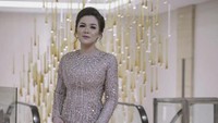 <p>Menurutnya, pilihan untuk menurunkan berat badan datang dari diri masing-masing. Bahkan tak masalah kalau Bunda masih fokus untuk mengASIhi. (Foto: Instagram: @vickyshu)</p>
