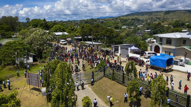 Pedemo anti-pemerintah menjarah toko-toko hingga membakar sejumlah bangunan termasuk gedung parlemen dalam aksi protes di Ibu Kota Honiara.