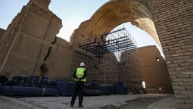'Gapura' Batu Bata Terbesar Sedunia di Irak Terancam Roboh