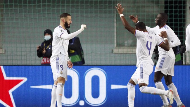 Dua rival sekota, Real Madrid dan Atletico Madrid akan bertemu dalam laga lanjutan Liga Spanyol, Senin (13/12) dini hari WIB.