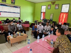 Syaiful Huda: Negara Harus Berpihak ke Guru, Netral Tak Cukup