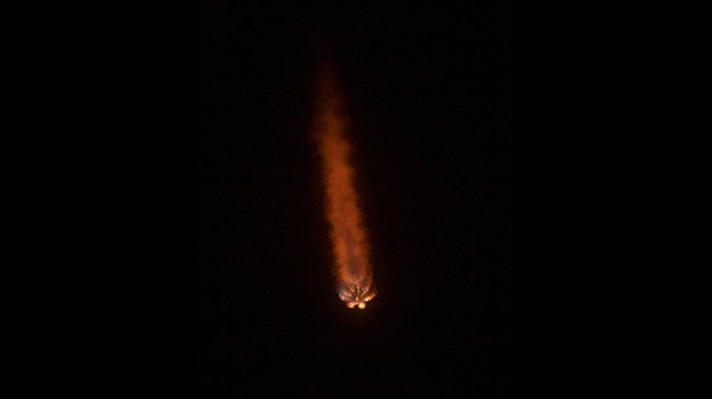 FOTO: Detik-detik Falcon 9 DART Berangkat Selamatkan Bumi
