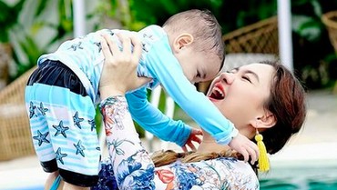 Punya 2 Anak, Vicky Shu Ngaku Sering Jadi Rebutan