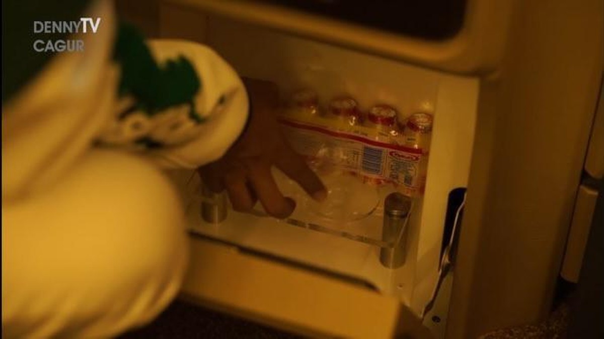 Denny Cagur baru-baru ini memperlihatkan mobilnya yang baru selesai dirombak bak kamar hotel&period; Yuk kita intip&excl;